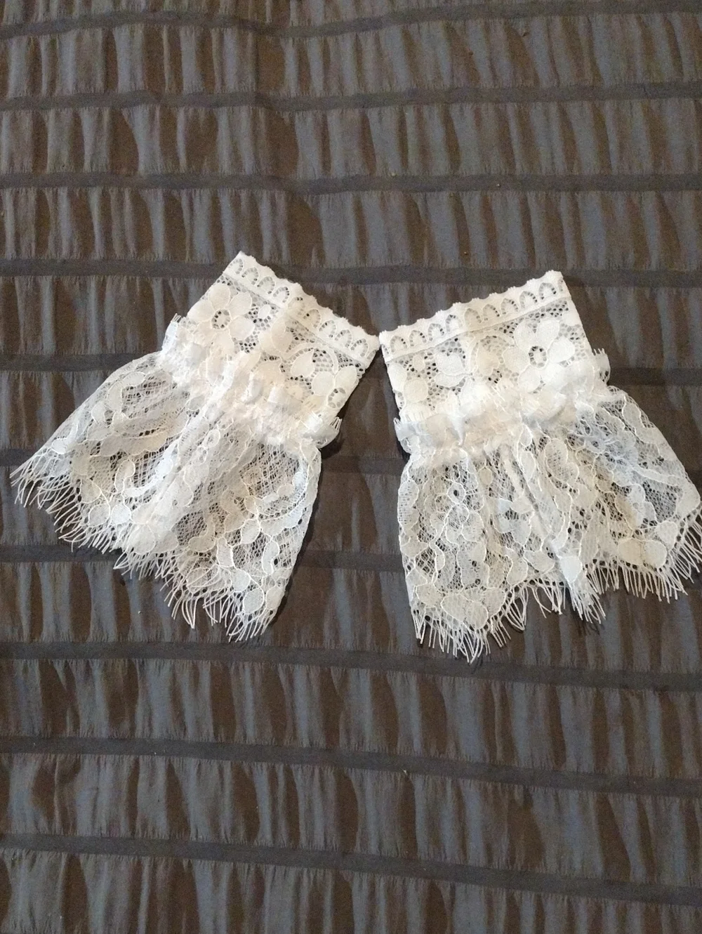 Elegant White Lace Fingerless Gloves for Women